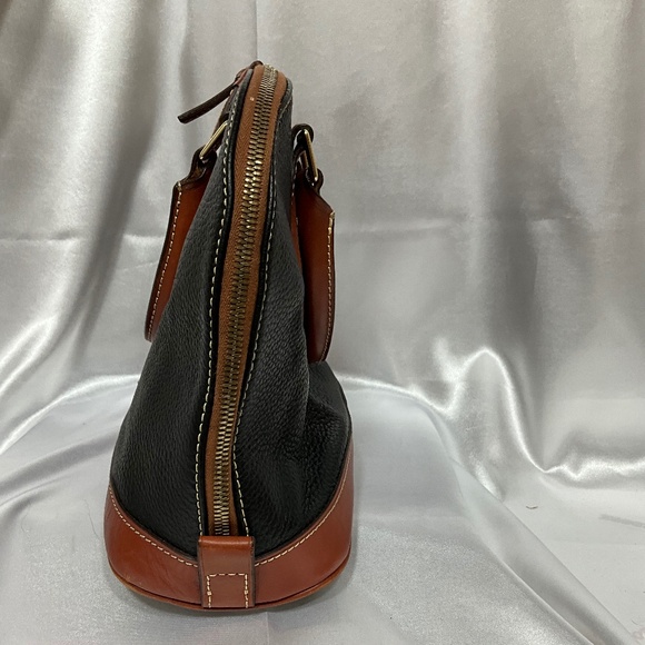 Dooney Burke black leather  Dome purse 38-H4e - Picture 4 of 12